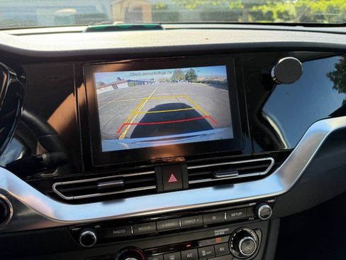 Used 2020 Kia Niro EX w/ Cold Weather Package FWD image 12