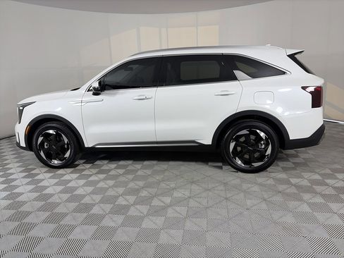 Used 2025 Kia Sorento EX image 4