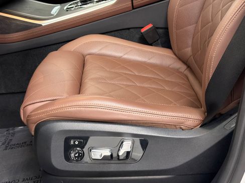 Used 2023 BMW X7 xDrive40i w/ M Sport Package AWD/4WD image 17