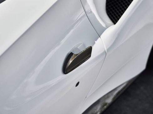 Used 2017 Ferrari 488 GTB RWD image 11