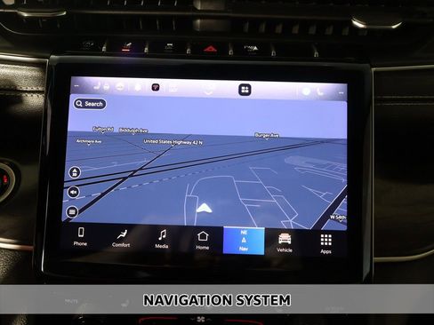 Used 2023 Jeep Grand Cherokee Limited image 3