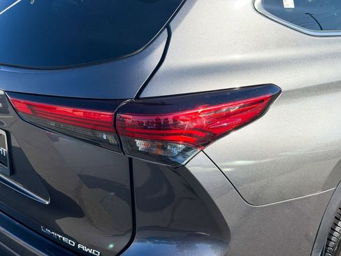 Used 2022 Toyota Highlander Limited AWD/4WD image 6