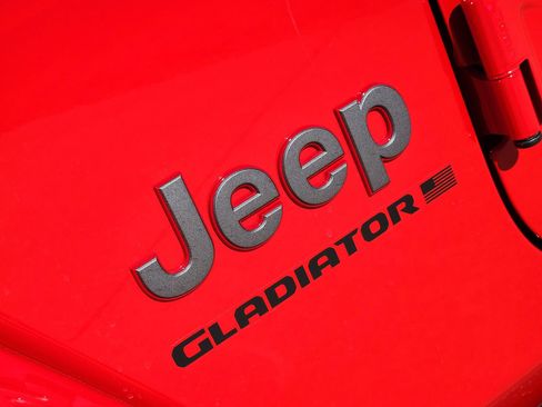Used 2025 Jeep Gladiator Rubicon image 16