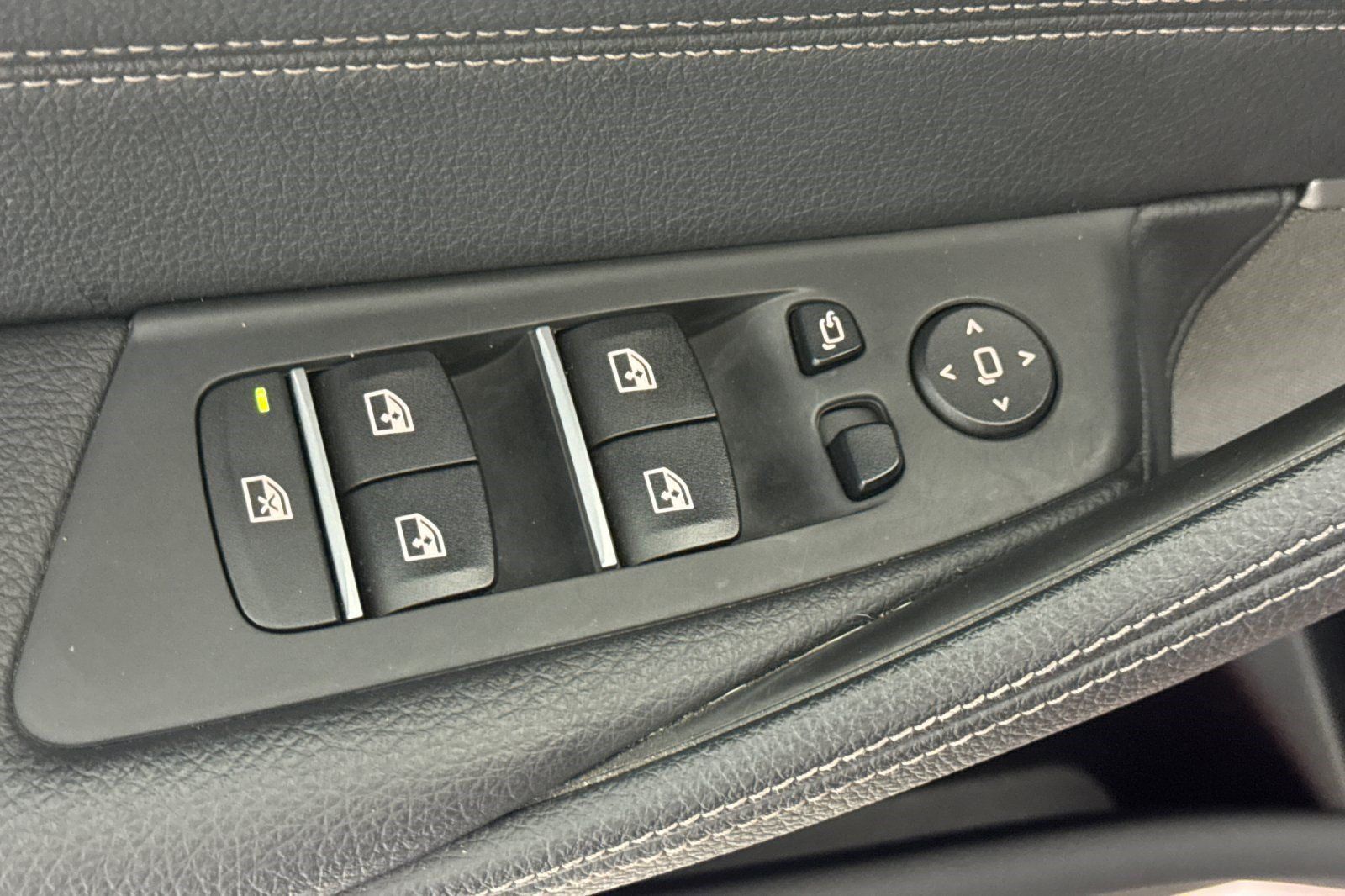 Used 2023 BMW 540i w/ M Sport Package RWD image 14