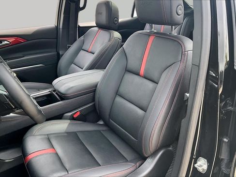 Used 2025 Chevrolet Traverse RS w/ LPO, Floor Liner Package FWD image 7