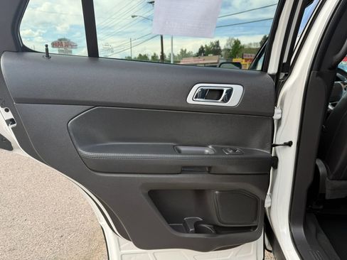 Used 2015 Ford Explorer XLT w/ Equipment Group 202A AWD/4WD image 14
