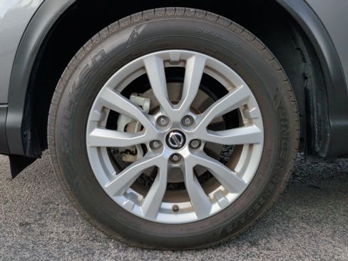 Used 2020 Nissan Rogue Sport SV FWD image 14