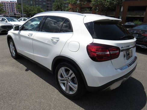 Certified 2020 Mercedes-Benz GLA 250 4MATIC image 2