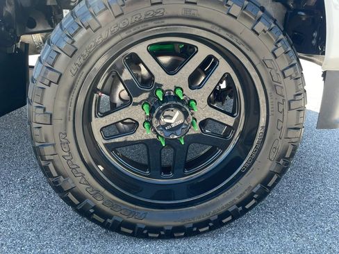 Used 2024 Ford F350 Limited w/ FX4 Off-Road Package AWD/4WD image 25