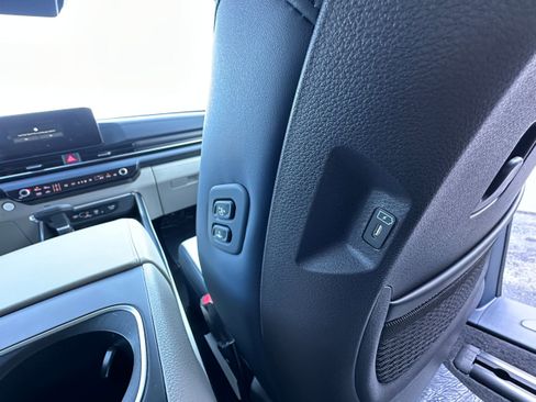 New 2026 Kia Carnival EX FWD image 22