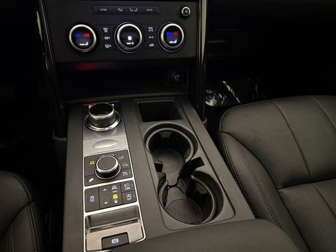 Used 2017 Land Rover Discovery SE AWD/4WD image 18