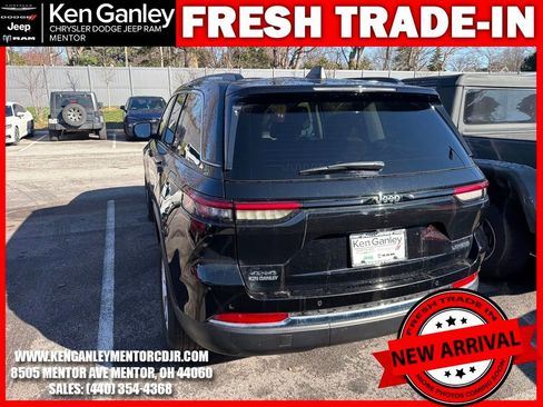 Used 2023 Jeep Grand Cherokee Laredo w/ Luxury Tech Group I image 9