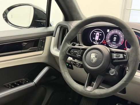 Certified 2025 Porsche Cayenne Turbo AWD/4WD image 16