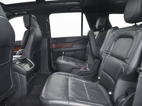 Used 2023 Lincoln Navigator Reserve image 11