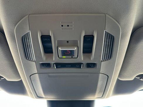 Used 2021 Toyota Highlander Limited image 27