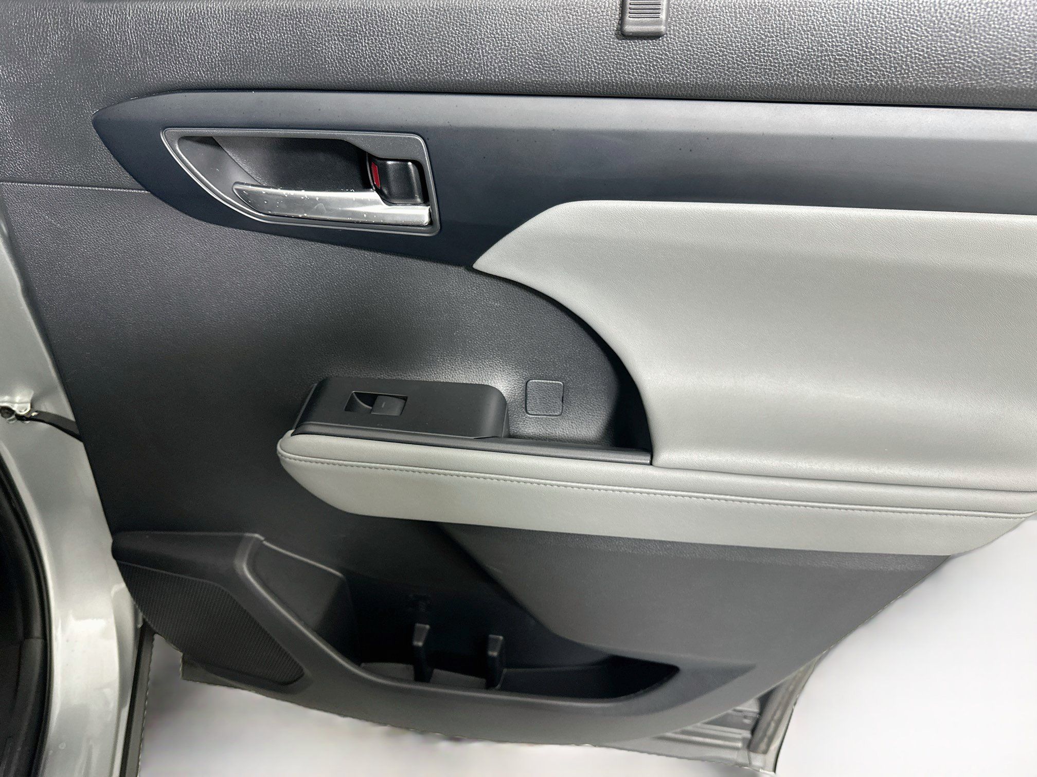 Used 2023 Toyota Highlander XLE FWD image 30