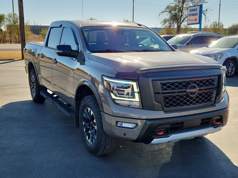 Used 2021 Nissan Titan PRO-4X w/ Pro-4x Convenience Package image 6