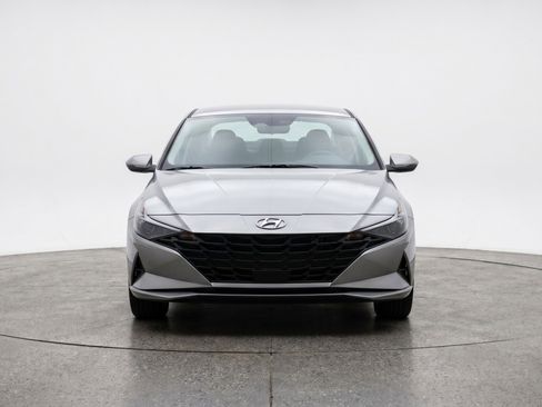 Used 2025 Hyundai Elantra Limited FWD image 2