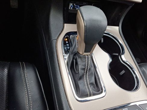 Used 2017 Jeep Grand Cherokee Overland image 17