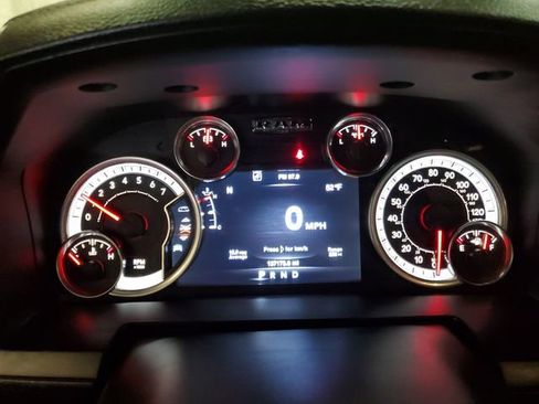 Used 2016 RAM 1500 Laramie w/ Convenience Group AWD/4WD image 16