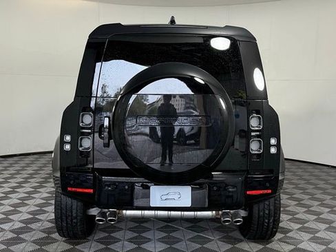 New 2025 Land Rover Defender 110 V8 image 7