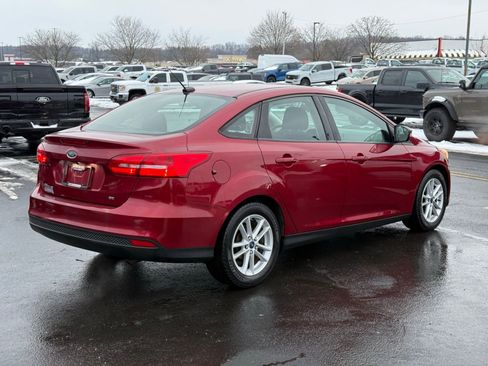 Used 2017 Ford Focus SE image 3