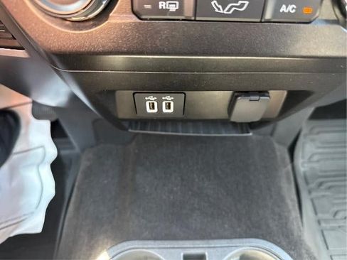 Used 2019 Ford F150 XLT w/ Equipment Group 302A Luxury AWD/4WD image 19