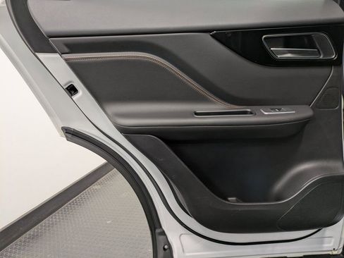 Used 2020 Jaguar F-PACE Prestige image 22