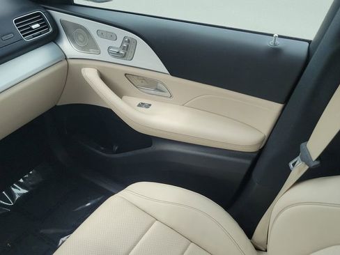 Used 2025 Mercedes-Benz GLS 450 4MATIC image 16