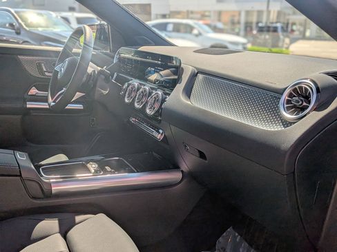 Certified 2025 Mercedes-Benz GLA 250 4MATIC image 38