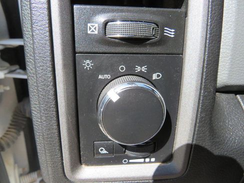 Used 2018 RAM 2500 Tradesman w/ Chrome Appearance Group image 15