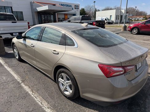 Used 2022 Chevrolet Malibu LT image 2
