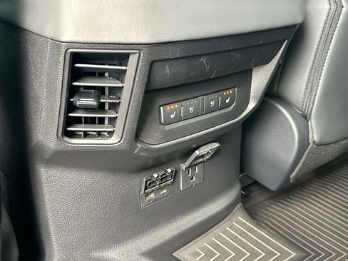 Used 2025 Toyota Tundra Platinum AWD/4WD image 22
