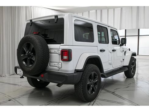 Used 2023 Jeep Wrangler Unlimited Sahara image 7