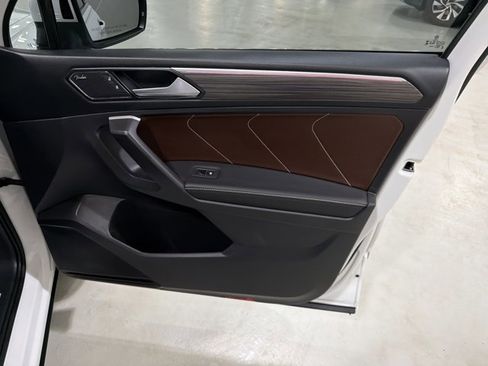 Used 2024 Volkswagen Tiguan SEL R-Line image 38