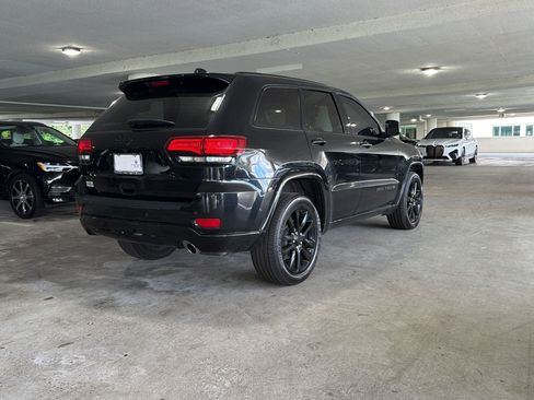 Used 2020 Jeep Grand Cherokee Altitude AWD/4WD image 8