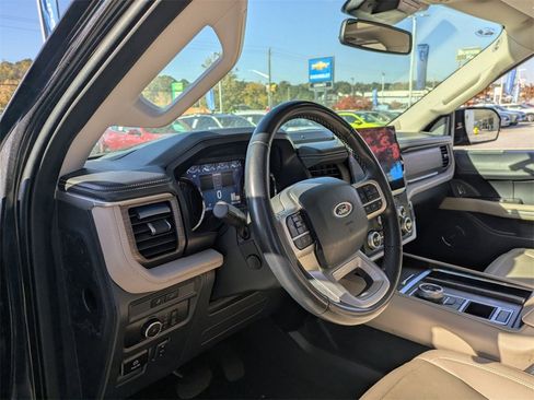 Used 2024 Ford Expedition Limited image 16