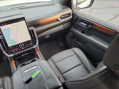 Used 2025 GMC Yukon XL Denali AWD/4WD image 20