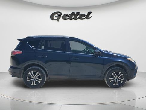 Used 2018 Toyota RAV4 LE FWD image 4