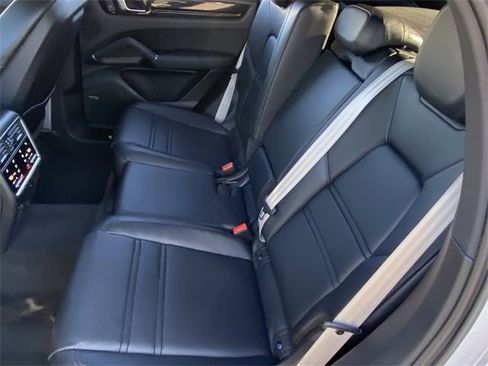 Used 2022 Porsche Cayenne S image 26