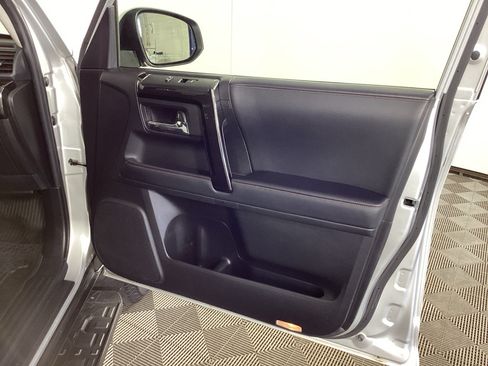 Used 2021 Toyota 4Runner TRD Off-Road Premium w/ Moonroof Package AWD/4WD image 9