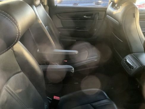 Used 2017 Chevrolet Traverse LT FWD image 4