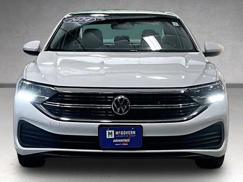 Used 2024 Volkswagen Jetta SE w/ Panoramic Sunroof Package FWD image 2