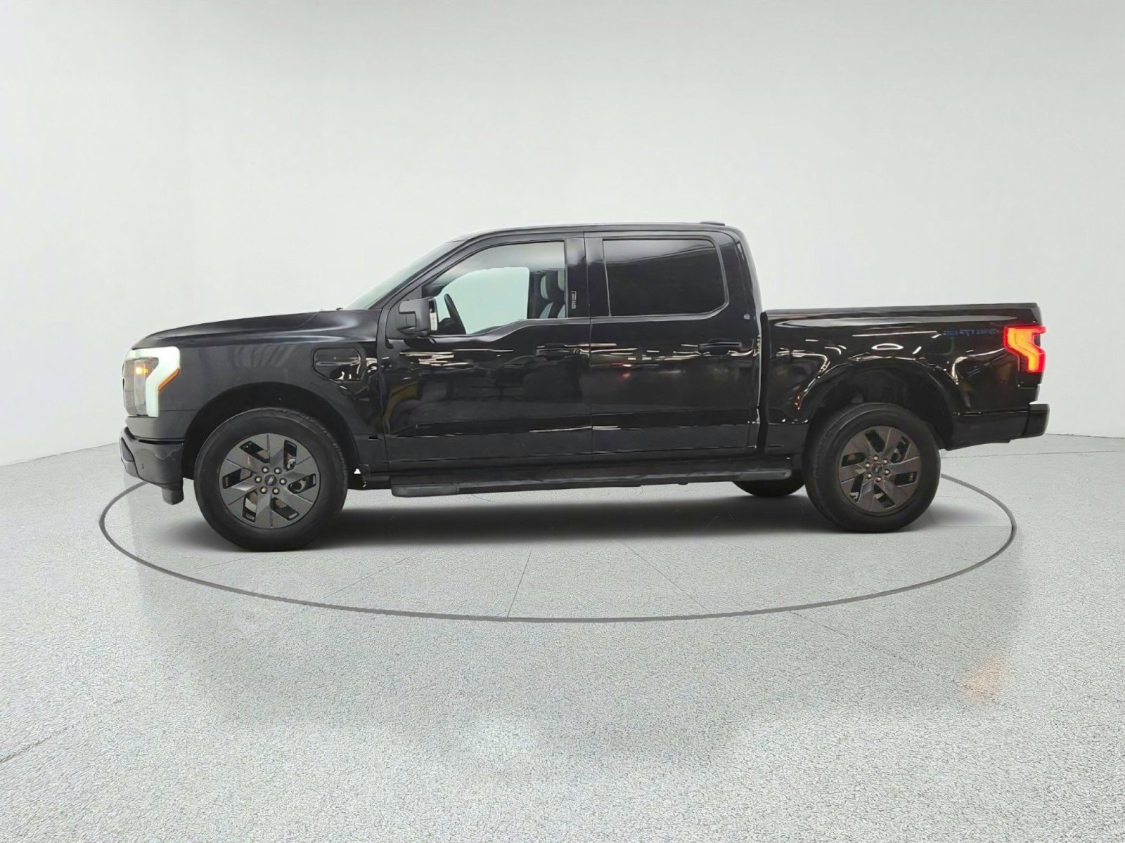 Used 2022 Ford F150 Lightning Lariat w/ Equipment Group 511A High AWD/4WD image 8