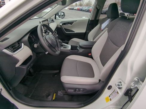 Used 2025 Toyota RAV4 XLE image 8