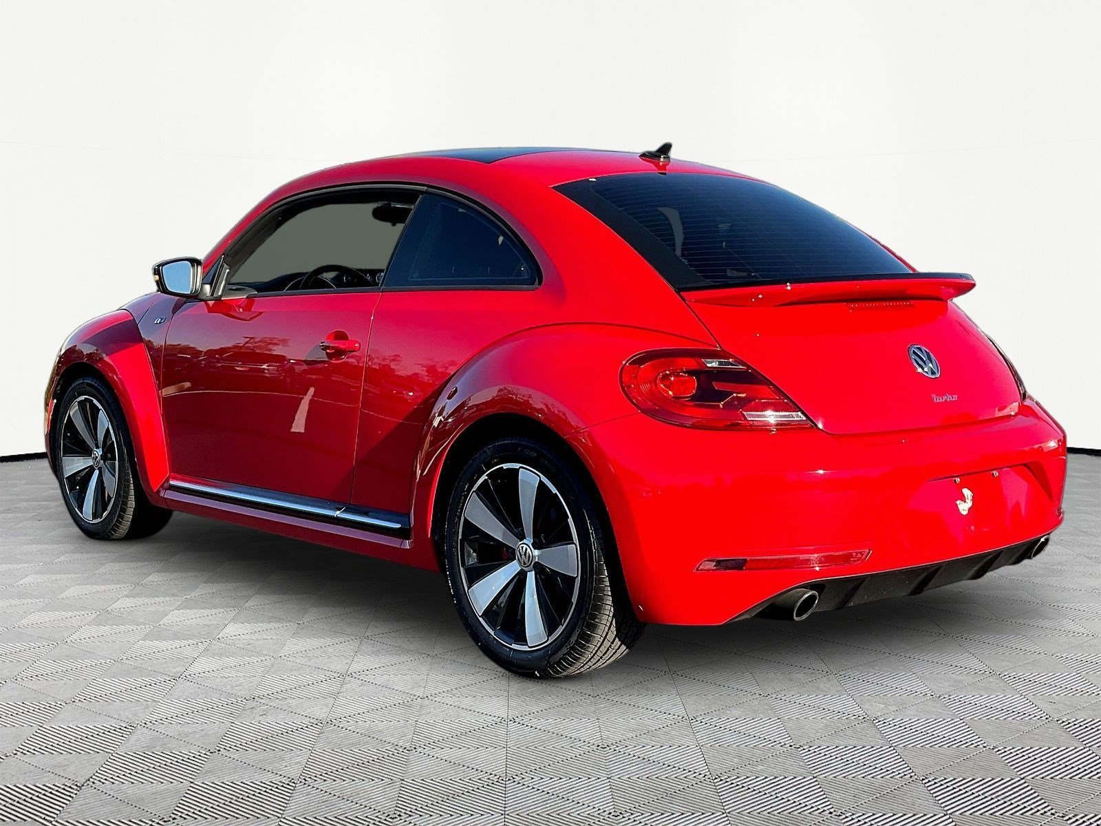 Used 2014 Volkswagen Beetle R-Line FWD image 4