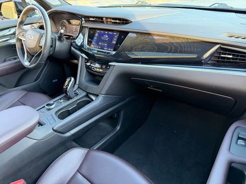 Used 2022 Cadillac XT6 Premium Luxury image 2