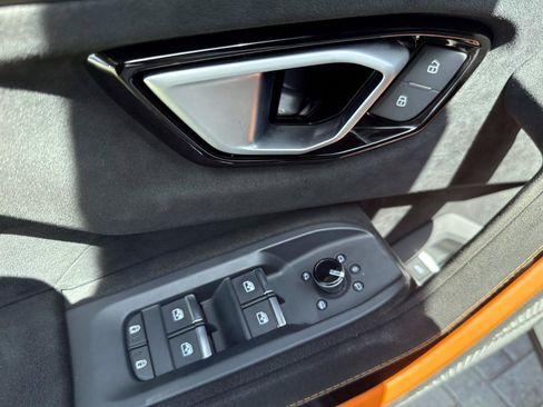 Used 2023 Lamborghini Urus Performante AWD/4WD image 18