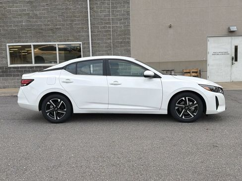 Used 2025 Nissan Sentra SV FWD image 2