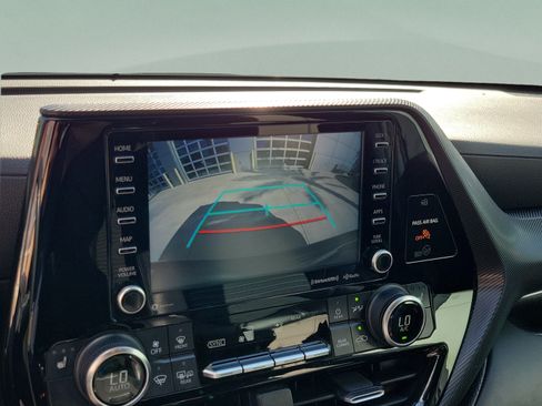 Used 2022 Toyota Highlander XSE AWD/4WD image 18